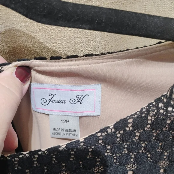 Jessica Howard Black Lace Dress with 3/4 Sleeves Size 12P - Picture 7 of 9